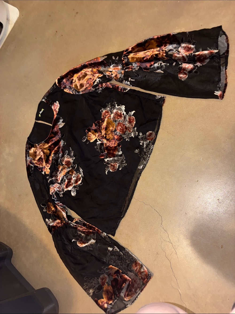 Boutique fall style Floral Velvet bell sleeve Top